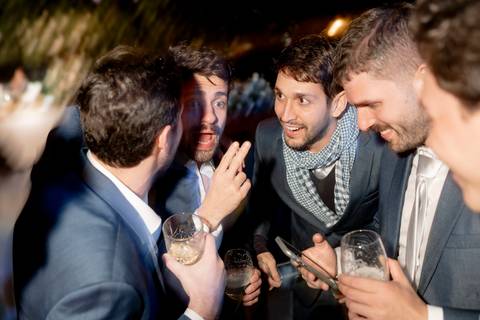 memória. A Fazenda A Querência, com sua arquitetura histórica e natureza exuberante, foi palco de um casamento emocio'