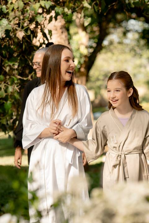 memória. A Fazenda A Querência, com sua arquitetura histórica e natureza exuberante, foi palco de um casamento emocio'
