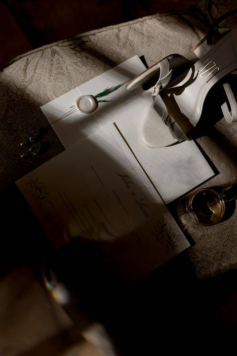 memória. A Fazenda A Querência, com sua arquitetura histórica e natureza exuberante, foi palco de um casamento emocio'