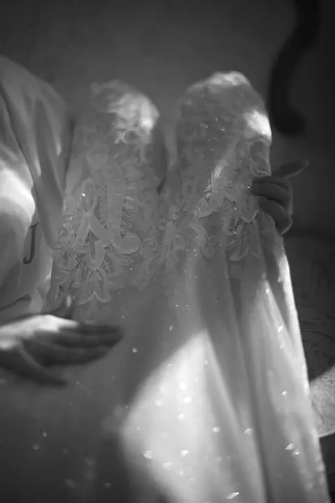 memória. A Fazenda A Querência, com sua arquitetura histórica e natureza exuberante, foi palco de um casamento emocio'