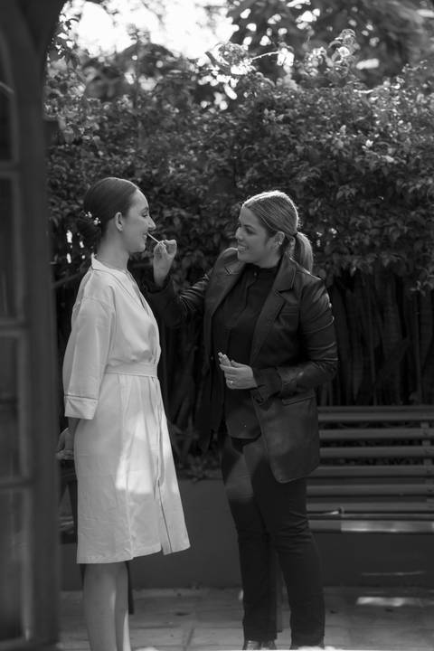 memória. A Fazenda A Querência, com sua arquitetura histórica e natureza exuberante, foi palco de um casamento emocio'