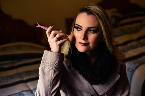 Noiva fazendo maquiagem em campos do Jordão SP no hotel'