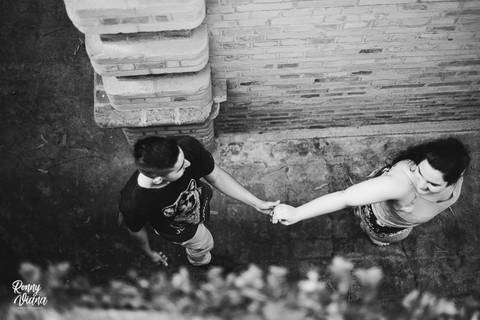 Noiva caminhando na frente do noivo no Engenho Central em Piracicaba SP Fotografo de casamentos Ronny Viana'