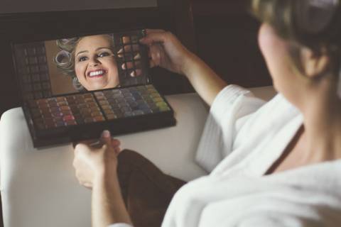 Making Of / Dia da noiva durante a maquiagem'