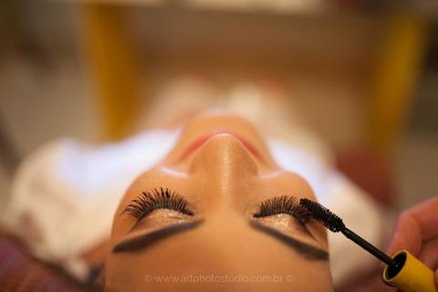 Noiva durante o making of do Casamento no Hotel Royal Macaé / RJ'