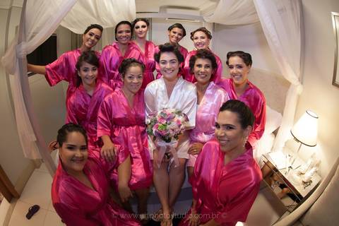 Noiva durante o making of do Casamento no Hotel Royal Macaé / RJ'