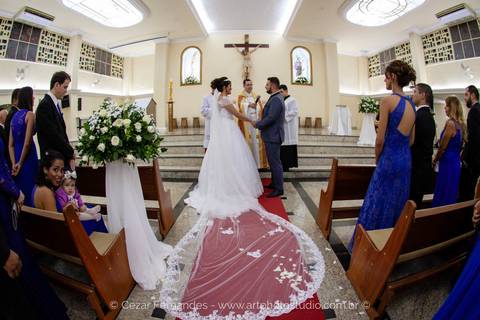 Cerimônia de casamento religioso na igreja Nossa Senhora de Fátima em Macaé RJ'