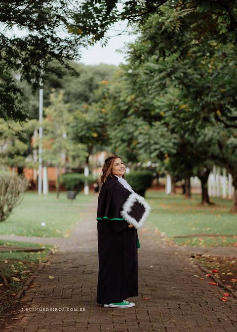 Ensaio de Formatura formanda em servicos sociais Vanessa realizada na universidade ulbra canoas por kevin medeiros fotógrafo rs'