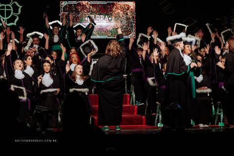 Ensaio de Formatura formanda em servicos sociais Vanessa realizada na universidade ulbra canoas por kevin medeiros fotógrafo rs'