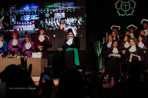 Ensaio de Formatura formanda em servicos sociais Vanessa realizada na universidade ulbra canoas por kevin medeiros fotógrafo rs'