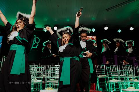 Ensaio de Formatura formanda em servicos sociais Vanessa realizada na universidade ulbra canoas por kevin medeiros fotógrafo rs'
