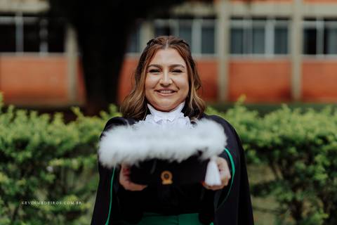 Ensaio de Formatura formanda em servicos sociais Vanessa realizada na universidade ulbra canoas por kevin medeiros fotógrafo rs'