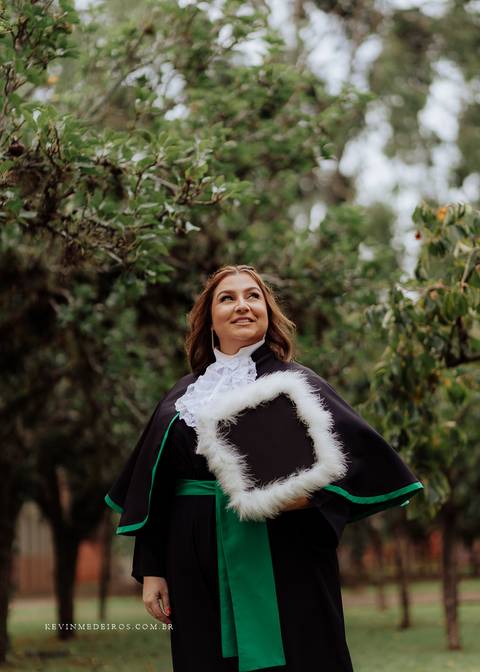 Ensaio de Formatura formanda em servicos sociais Vanessa realizada na universidade ulbra canoas por kevin medeiros fotógrafo rs'