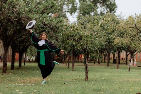 Ensaio de Formatura formanda em servicos sociais Vanessa realizada na universidade ulbra canoas por kevin medeiros fotógrafo rs'