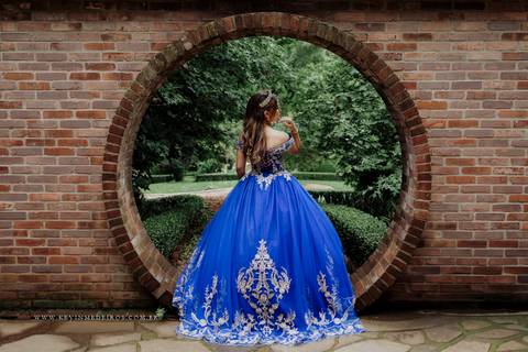 Ensaio externo debutante 15 anos quinze anos Julia realizado no garden park gramado por kevin medeiros fotógrafo fotografia canoas porto alegre rs vestido cinders'