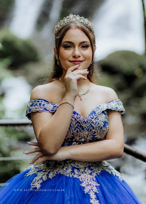 Ensaio externo debutante 15 anos quinze anos Julia realizado no garden park gramado por kevin medeiros fotógrafo fotografia canoas porto alegre rs vestido cinders'