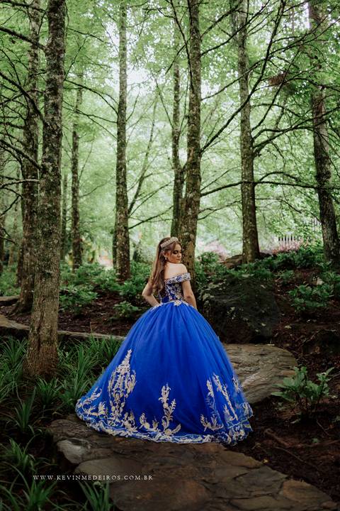 Ensaio externo debutante 15 anos quinze anos Julia realizado no garden park gramado por kevin medeiros fotógrafo fotografia canoas porto alegre rs vestido cinders'