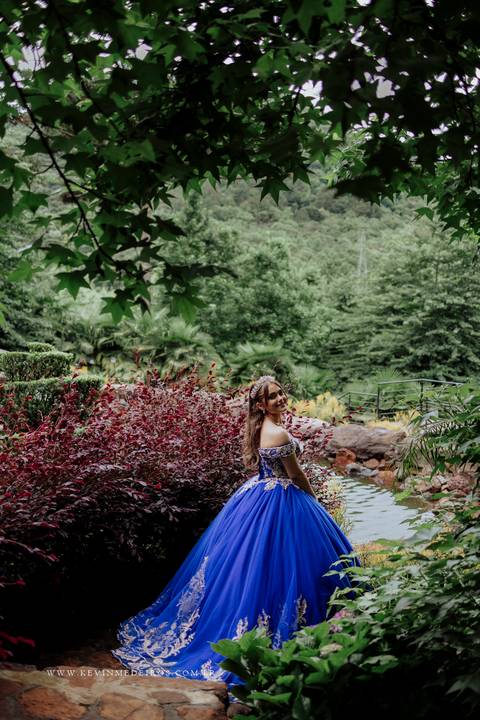 Ensaio externo debutante 15 anos quinze anos Julia realizado no garden park gramado por kevin medeiros fotógrafo fotografia canoas porto alegre rs vestido cinders'