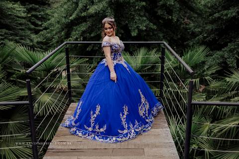 Ensaio externo debutante 15 anos quinze anos Julia realizado no garden park gramado por kevin medeiros fotógrafo fotografia canoas porto alegre rs vestido cinders'