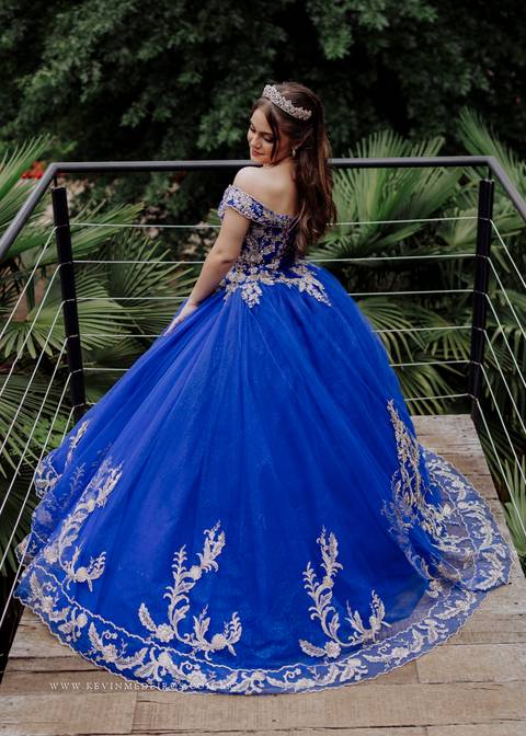 Ensaio externo debutante 15 anos quinze anos Julia realizado no garden park gramado por kevin medeiros fotógrafo fotografia canoas porto alegre rs vestido cinders'