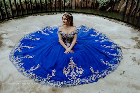 Ensaio externo debutante 15 anos quinze anos Julia realizado no garden park gramado por kevin medeiros fotógrafo fotografia canoas porto alegre rs vestido cinders'