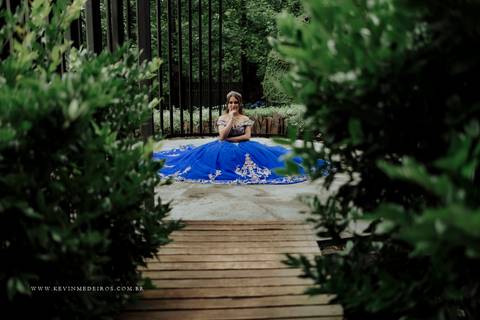 Ensaio externo debutante 15 anos quinze anos Julia realizado no garden park gramado por kevin medeiros fotógrafo fotografia canoas porto alegre rs vestido cinders'
