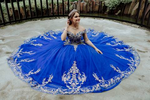 Ensaio externo debutante 15 anos quinze anos Julia realizado no garden park gramado por kevin medeiros fotógrafo fotografia canoas porto alegre rs vestido cinders'