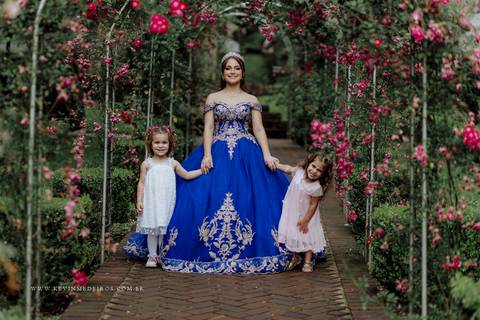 Ensaio externo debutante 15 anos quinze anos Julia realizado no garden park gramado por kevin medeiros fotógrafo fotografia canoas porto alegre rs vestido cinders'