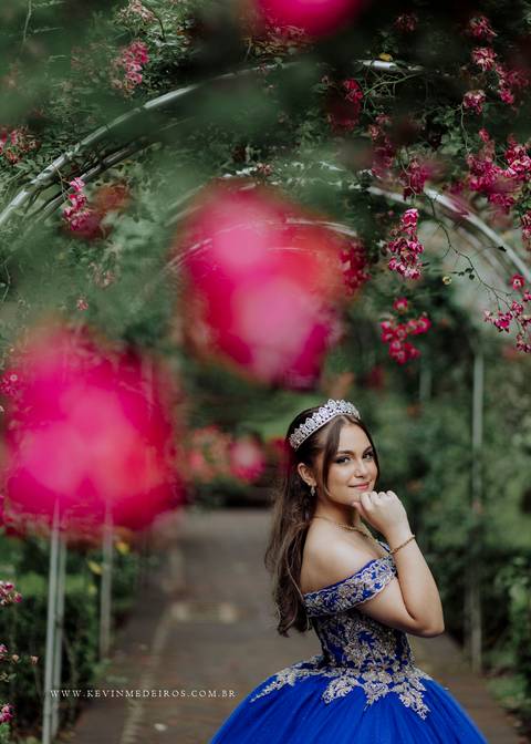 Ensaio externo debutante 15 anos quinze anos Julia realizado no garden park gramado por kevin medeiros fotógrafo fotografia canoas porto alegre rs vestido cinders'