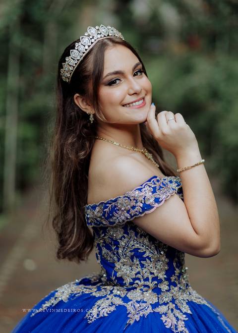 Ensaio externo debutante 15 anos quinze anos Julia realizado no garden park gramado por kevin medeiros fotógrafo fotografia canoas porto alegre rs vestido cinders'