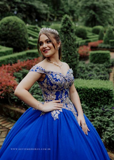 Ensaio externo debutante 15 anos quinze anos Julia realizado no garden park gramado por kevin medeiros fotógrafo fotografia canoas porto alegre rs vestido cinders'