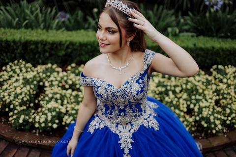 Ensaio externo debutante 15 anos quinze anos Julia realizado no garden park gramado por kevin medeiros fotógrafo fotografia canoas porto alegre rs vestido cinders'