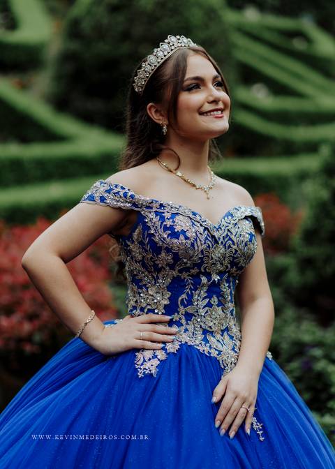 Ensaio externo debutante 15 anos quinze anos Julia realizado no garden park gramado por kevin medeiros fotógrafo fotografia canoas porto alegre rs vestido cinders'