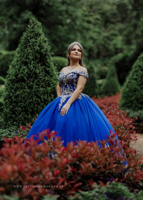Ensaio externo debutante 15 anos quinze anos Julia realizado no garden park gramado por kevin medeiros fotógrafo fotografia canoas porto alegre rs vestido cinders'