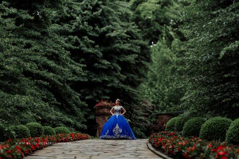 Ensaio externo debutante 15 anos quinze anos Julia realizado no garden park gramado por kevin medeiros fotógrafo fotografia canoas porto alegre rs vestido cinders'