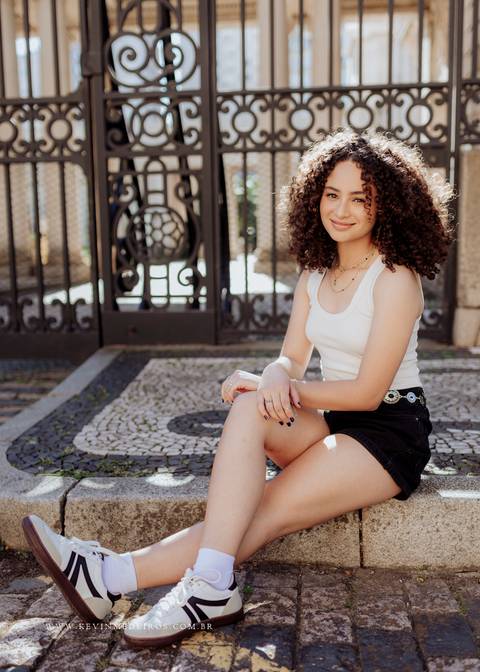 Ensaio debutante 15 anos Larissa na praça ma matriz em porto alegre por Kevin medeiros fotógrafo de canoas rs'