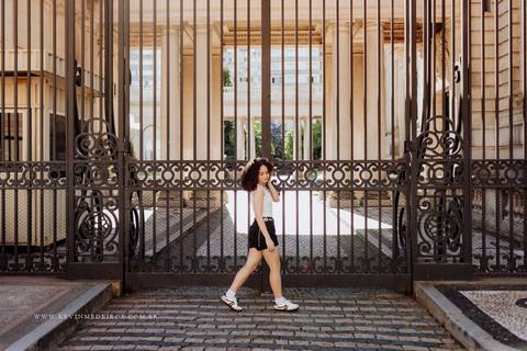 Ensaio debutante 15 anos Larissa na praça ma matriz em porto alegre por Kevin medeiros fotógrafo de canoas rs'