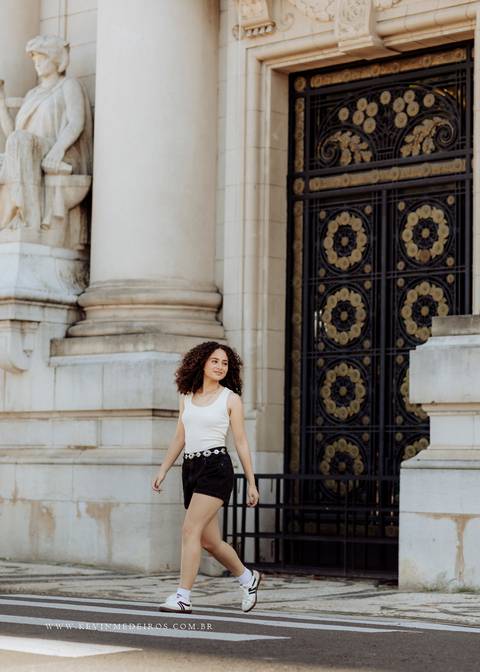 Ensaio debutante 15 anos Larissa na praça ma matriz em porto alegre por Kevin medeiros fotógrafo de canoas rs'