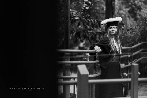 Ensaio de formatura prova de toga Duda, formanda em Tecnologia em Logística pelo IFRS, por kevin medeiros fotografo em canoas, porto alegre e rs'