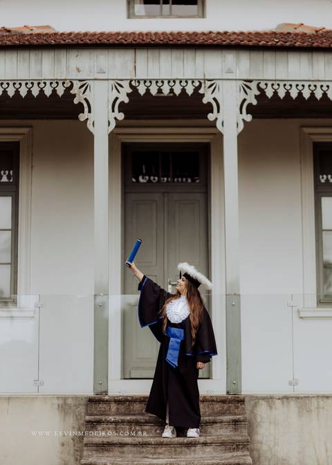 Ensaio de formatura prova de toga Duda, formanda em Tecnologia em Logística pelo IFRS, por kevin medeiros fotografo em canoas, porto alegre e rs'