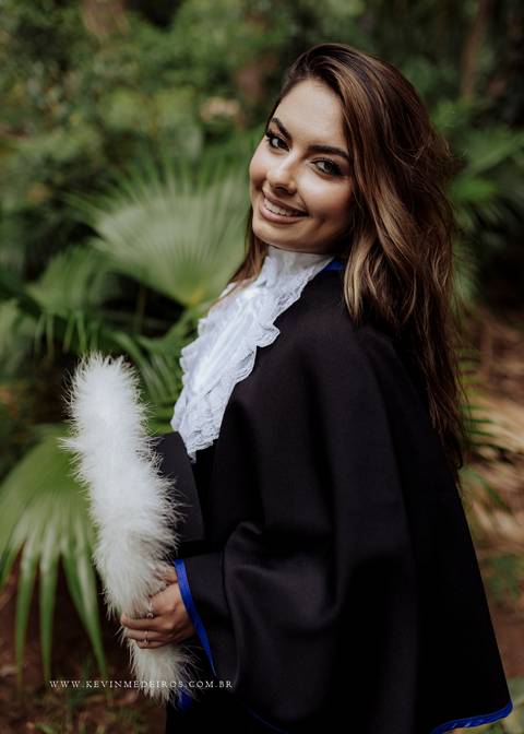 Ensaio de formatura prova de toga Duda, formanda em Tecnologia em Logística pelo IFRS, por kevin medeiros fotografo em canoas, porto alegre e rs'