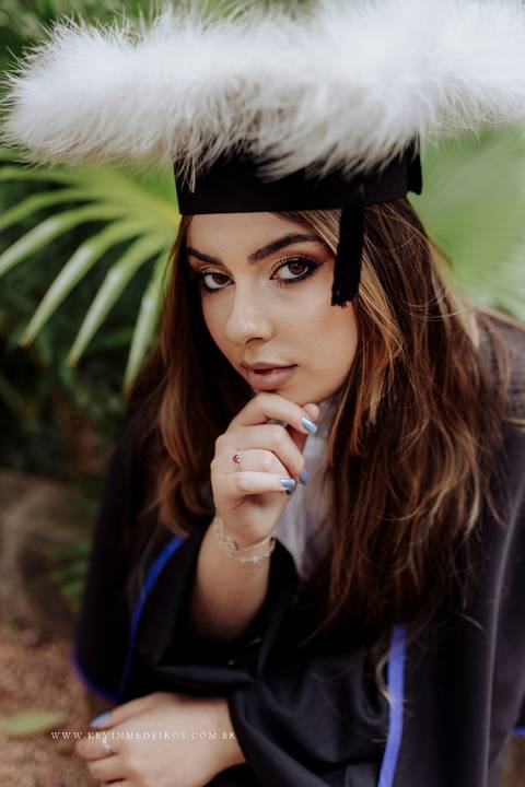 Ensaio de formatura prova de toga Duda, formanda em Tecnologia em Logística pelo IFRS, por kevin medeiros fotografo em canoas, porto alegre e rs'