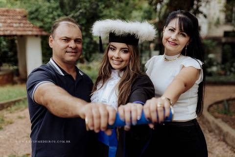 Ensaio de formatura prova de toga Duda, formanda em Tecnologia em Logística pelo IFRS, por kevin medeiros fotografo em canoas, porto alegre e rs'