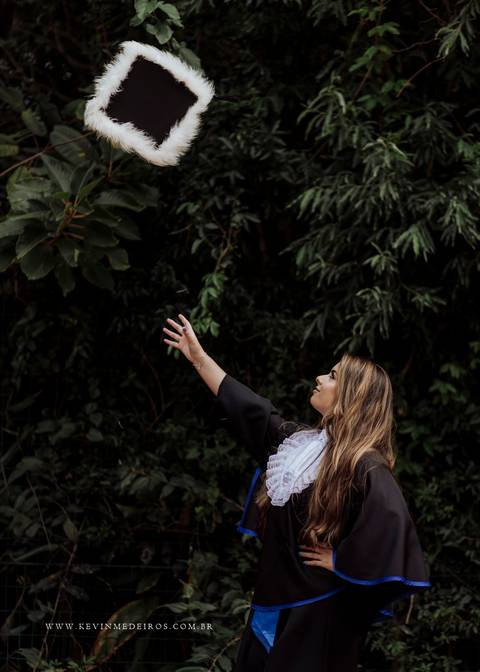 Ensaio de formatura prova de toga Duda, formanda em Tecnologia em Logística pelo IFRS, por kevin medeiros fotografo em canoas, porto alegre e rs'