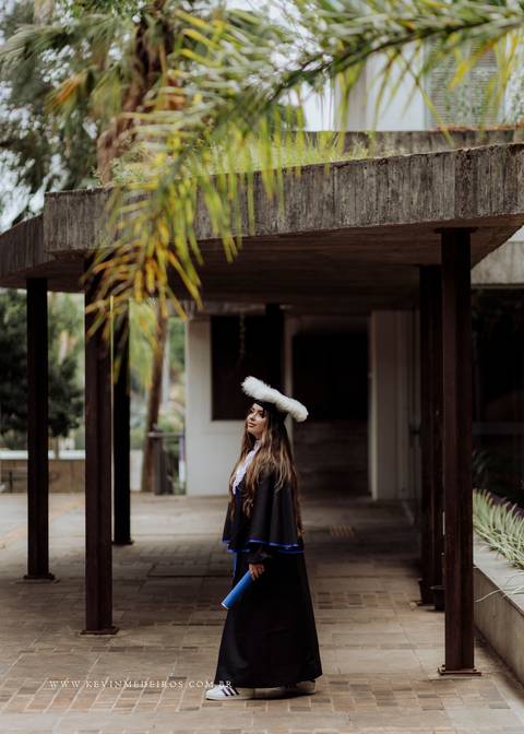 Ensaio de formatura prova de toga Duda, formanda em Tecnologia em Logística pelo IFRS, por kevin medeiros fotografo em canoas, porto alegre e rs'