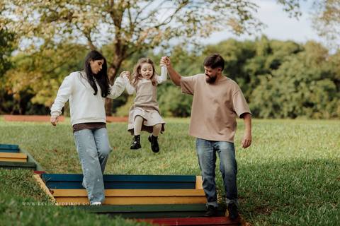 Ensaio familia infantil eliza realizado no parque praça Germânia por Kevin Medeiros fotógrafo canoas porto alegre rs '