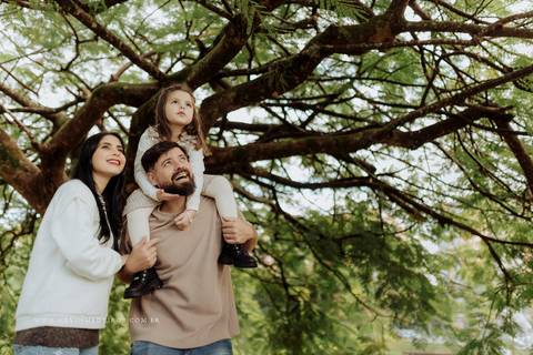Ensaio familia infantil eliza realizado no parque praça Germânia por Kevin Medeiros fotógrafo canoas porto alegre rs '