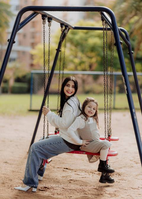 Ensaio familia infantil eliza realizado no parque praça Germânia por Kevin Medeiros fotógrafo canoas porto alegre rs '