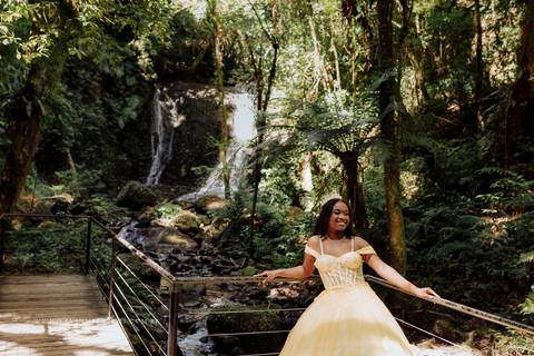 Ensaio debutante 15 anos da Isa realizado no garden park parque em gramado por kevin medeiros fotografo de canoas, porto alegre e rs'