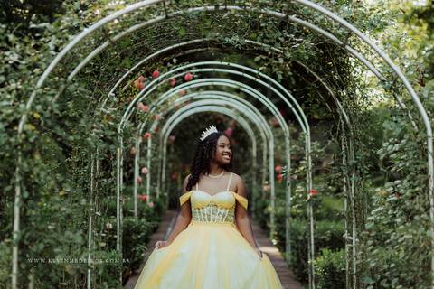 Ensaio debutante 15 anos da Isa realizado no garden park parque em gramado por kevin medeiros fotografo de canoas, porto alegre e rs'